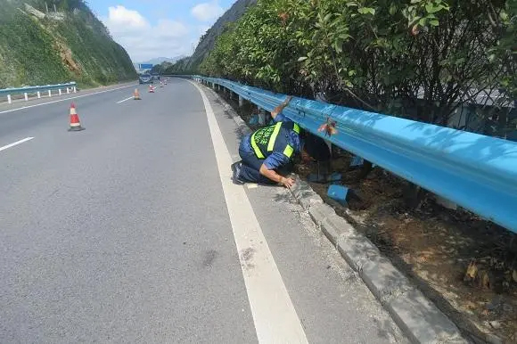 昌吉高速路波形护栏