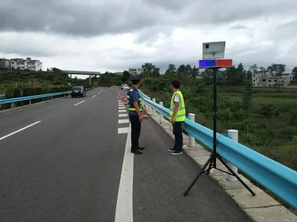昌吉高速公路钢护栏